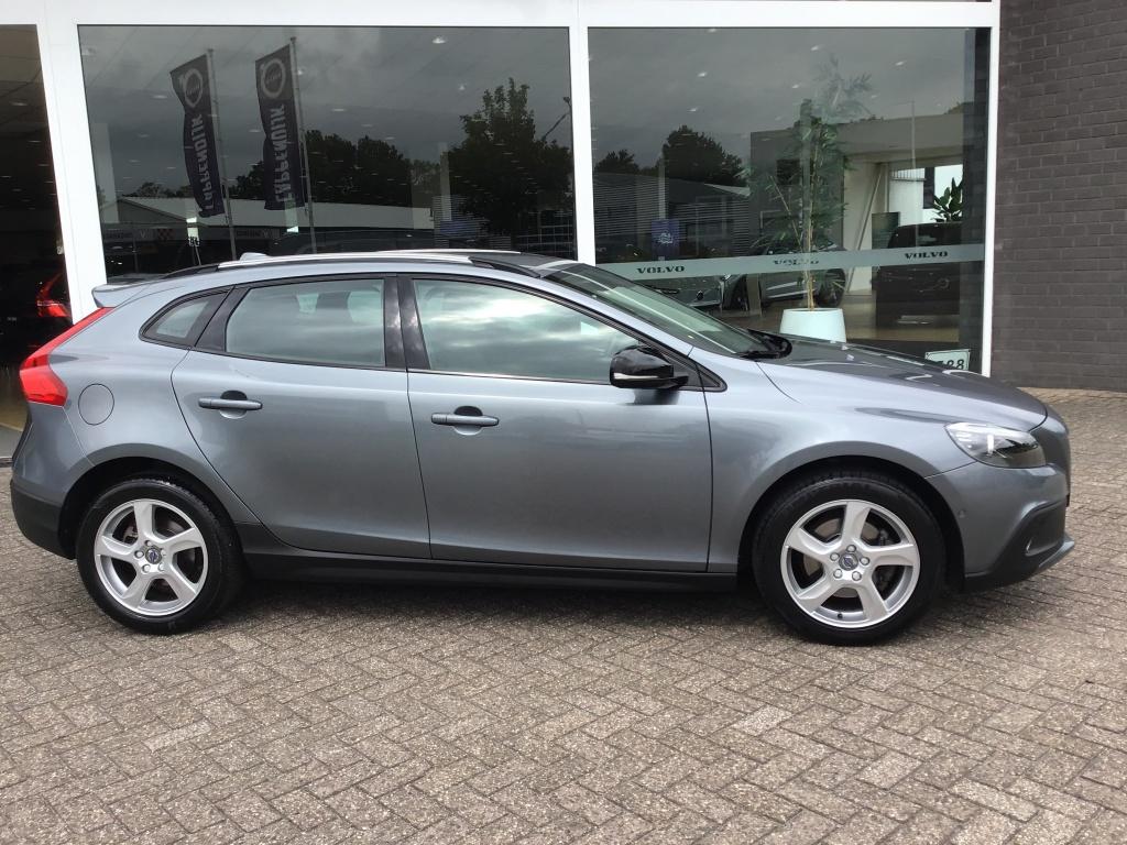 Volvo V40 cross country 1.6 t4 momentum