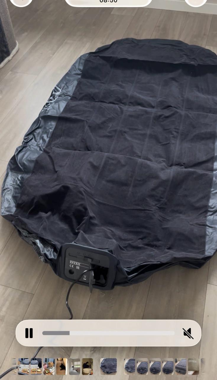 Luchtbed met ingebouwde pomp