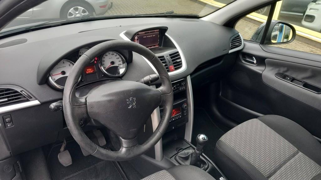 Peugeot 207 1.6 VTi Premiere 3 drs bj: 2010 airco-navigatie i.z.g.st