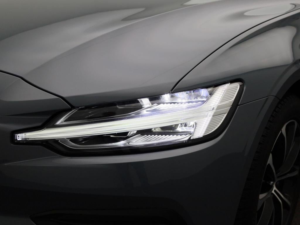 Volvo V60 b3 core dct | automaat | navigatie | virtual cockpit  | climate c