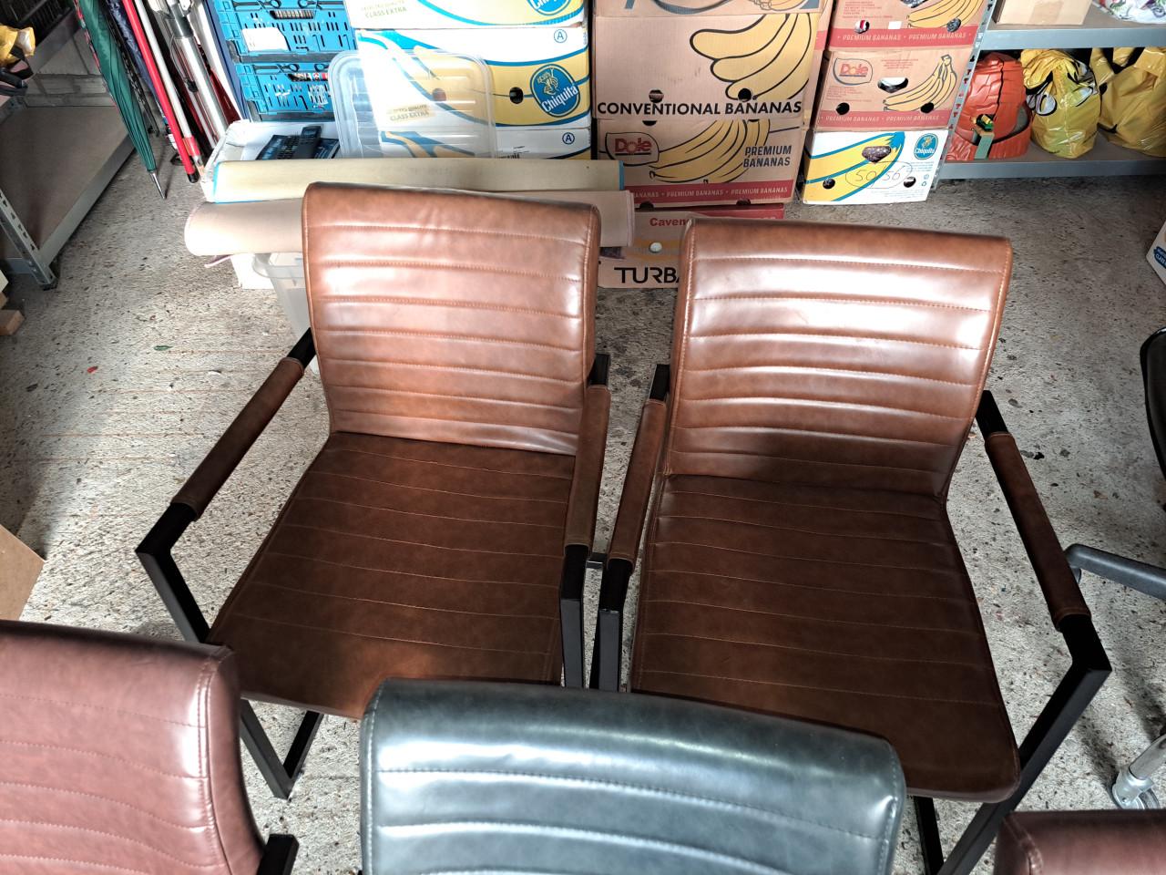 Te koop 5 eetkamer stoelen verkocht