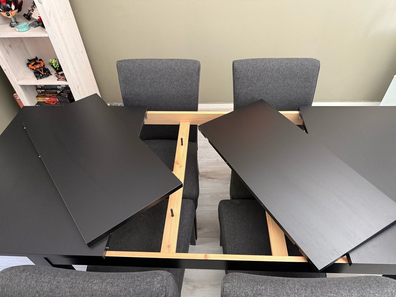 Tafel met stoelen