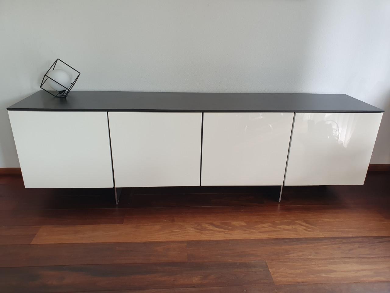 Hoogglans wit dressoir 4 deurs houtlook blad design kast