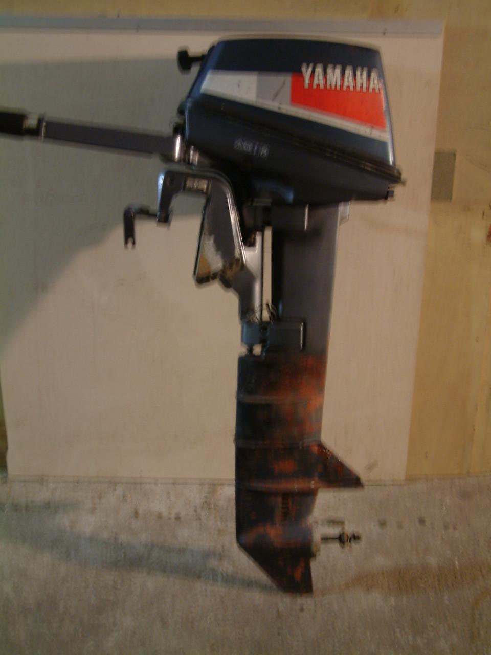 Yamaha motor  8 pk - 2 takt langstaart  met div onderdelen