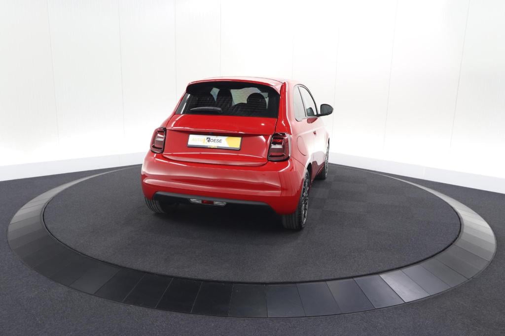 Fiat 500 icon 42 kwh | camera | 17" velgen | keyless start | navigatie | ap