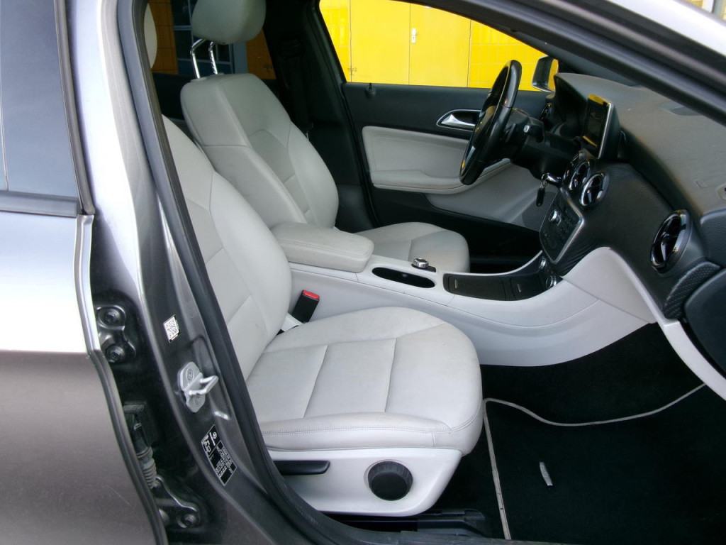 Mercedes-Benz Gla-klasse 200 automaat, cruise.contr., panoramadak, leer