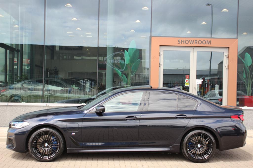 BMW 5 Serie 545e xdrive m-sport | schuifdak | 360 | head up | acc | el.trek
