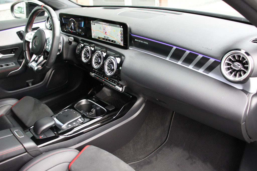 Mercedes-Benz A-Klasse amg 35 4matic premium plus | schaalstoelen | 360 cam
