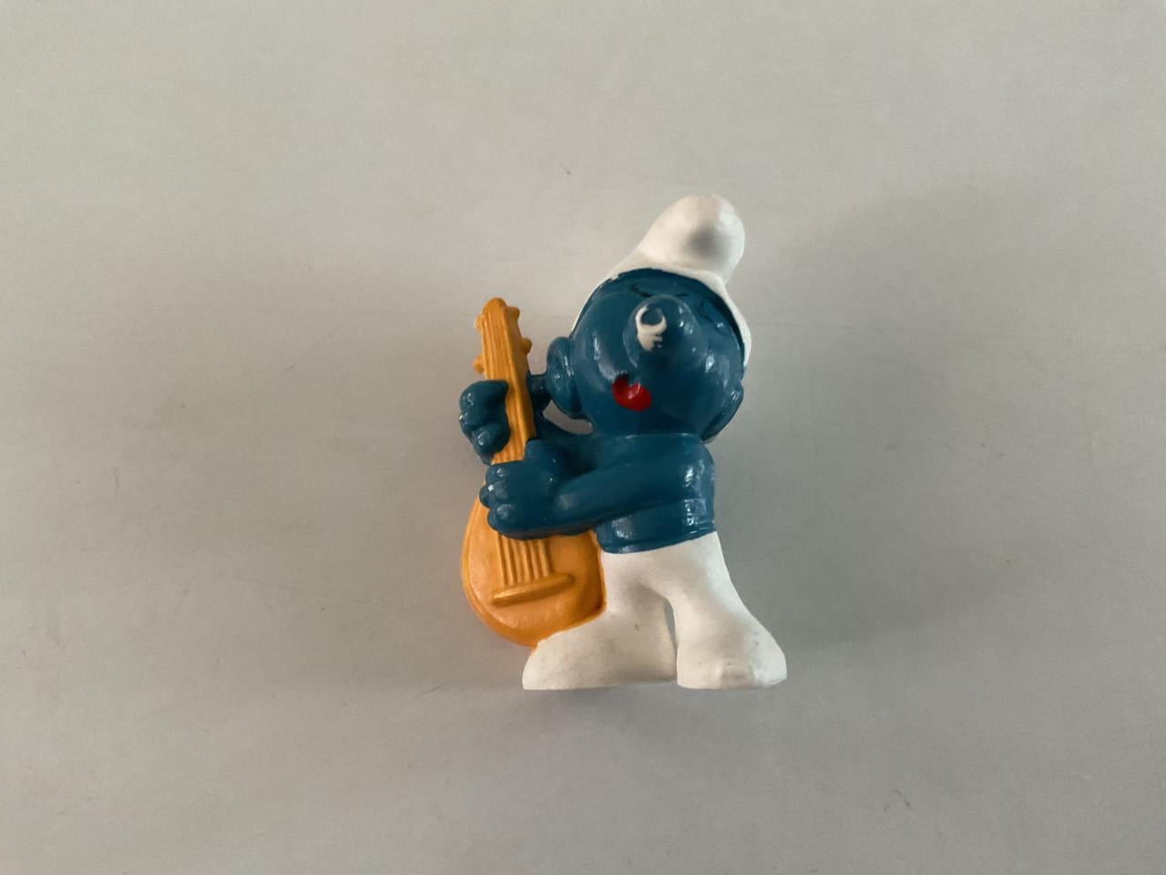 Verschillende Smurfen.    Merk: Schleich.  Peyo.    Rubber.   +/- 5 cm hoog