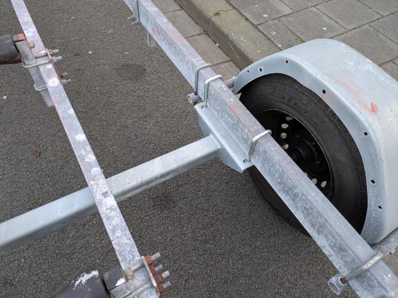 Kanteltrailer (Pega 600/300) met nieuwe onderdelen (o.a. Knott-as)