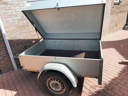 Te koop nette mooie aanhanger gesloten met klep