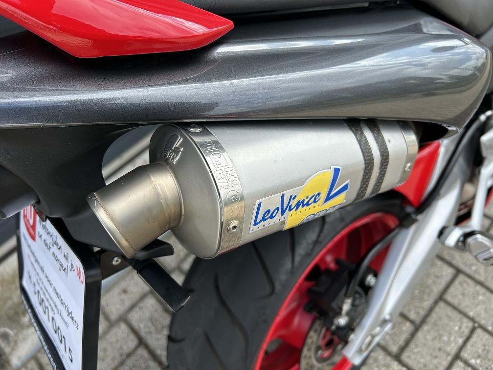 Suzuki GSR600 uit 2010 met slechts 9147 km!!, LeoVince/TopBlocks €3650,-