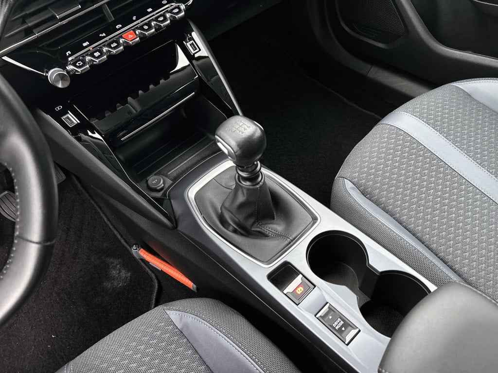 Peugeot 2008 100pk allure | rijklaar | trekhaak | camera achter | keyless s