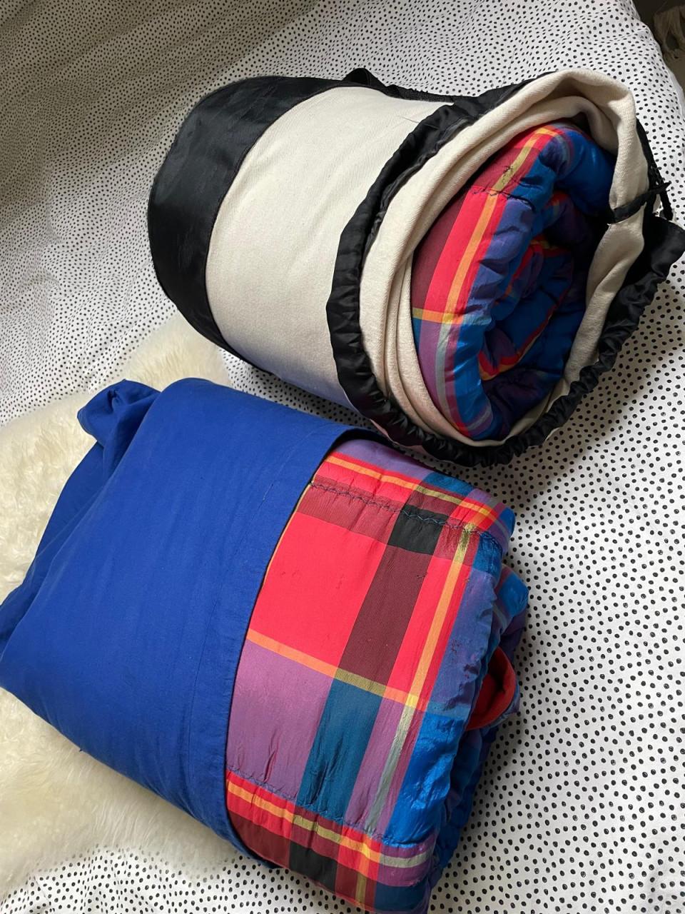 2 geruite slaapzakken