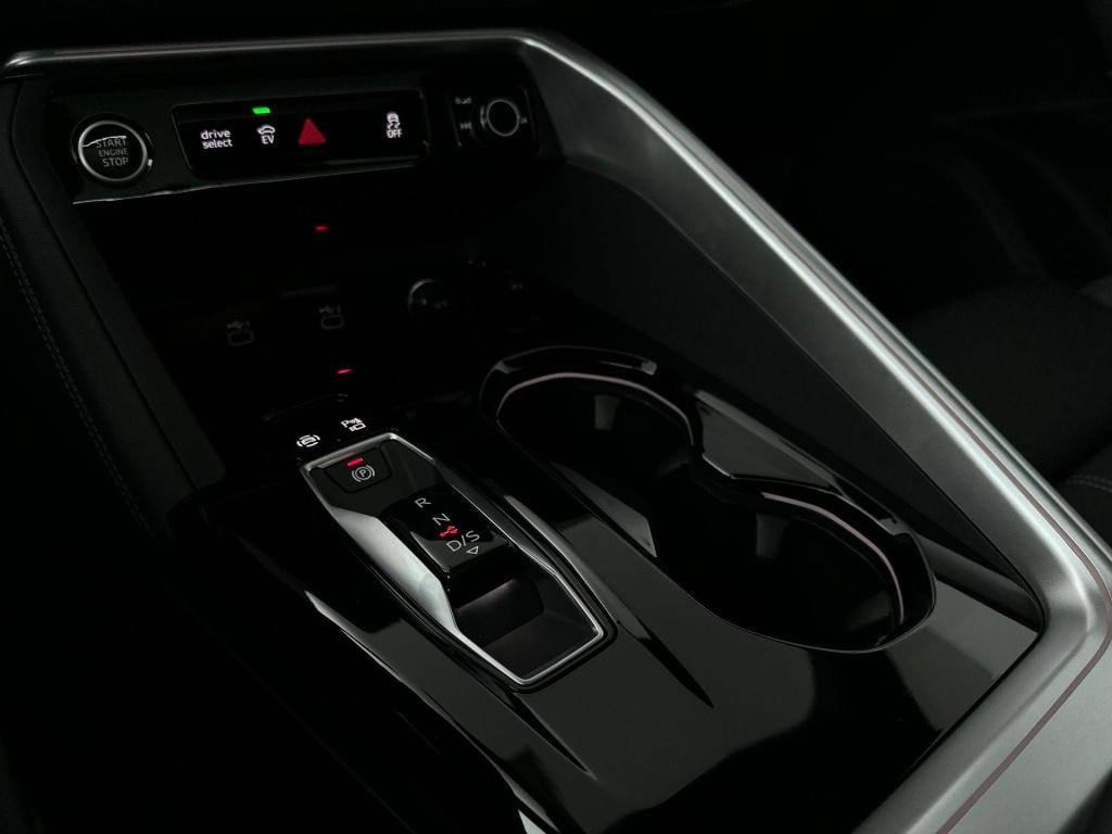 Audi Q5 s edition competition e-hybrid 270 kw / 367 pk suv
