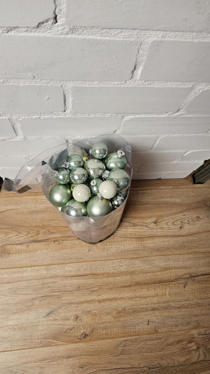 Kerstballen in verschillende kleuren