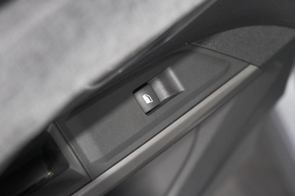 Peugeot 5008 1.2 hybrid 136 allure 7p | camera | apple carplay | airco sepa