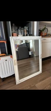 Spiegel in witte lijst