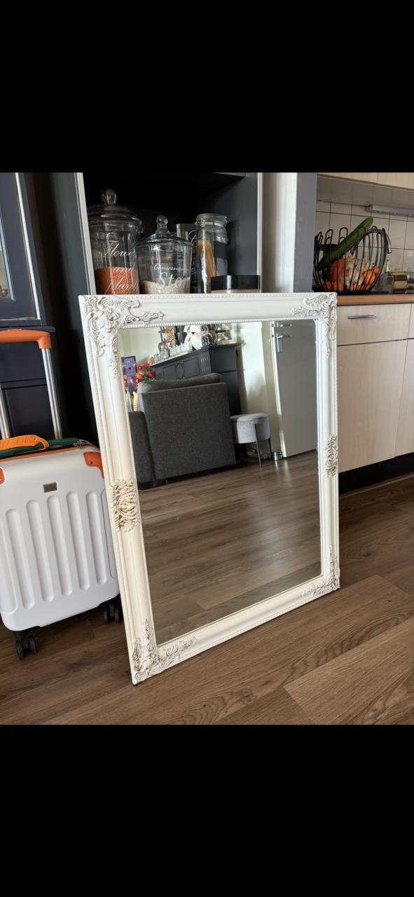 Spiegel in witte lijst
