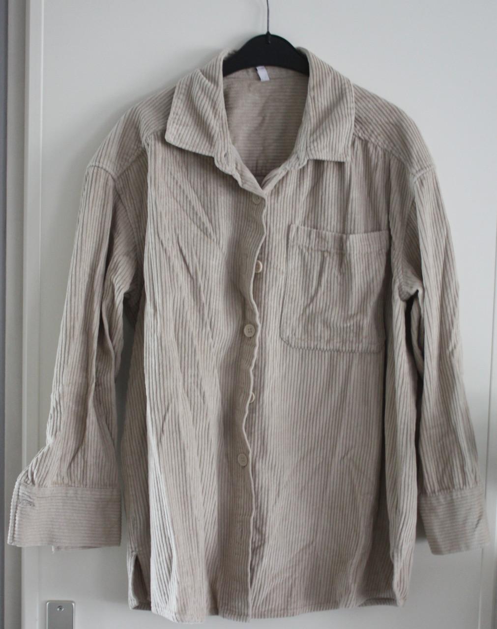Beige blouse met ribbel  maat L