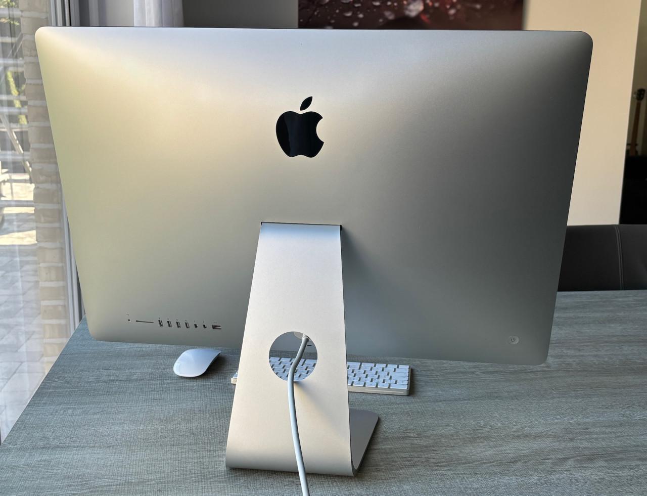 Apple iMac 27 inch met 24 GB werkgeheugen met keyboard + muis