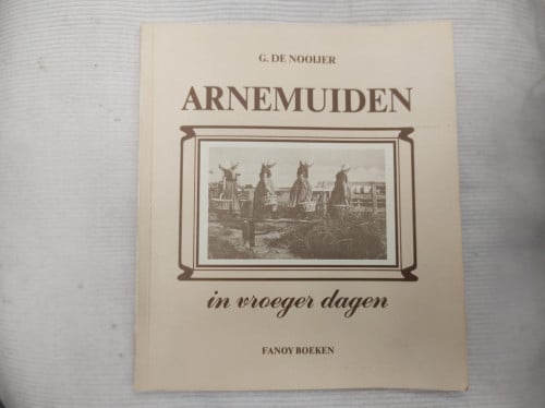 Arnemuiden in vroeger dagen. Prachtig fotoboek. G. de Nooijer