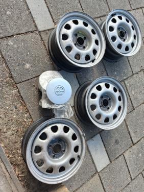 Originele VW Golf 3 stalen velgen 14 inch incl. VW doppen