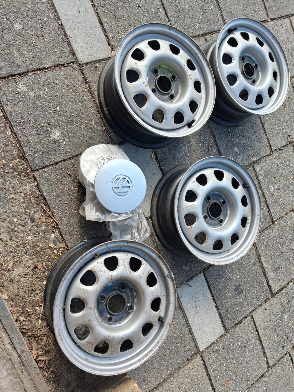 Originele VW Golf 3 stalen velgen 14 inch incl. VW doppen