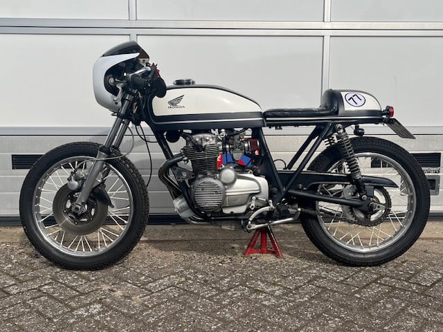 Pracht Honda cb400F caferacer met Blauw kenteken