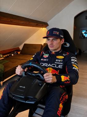 Playseat met logitech g29 racestuur