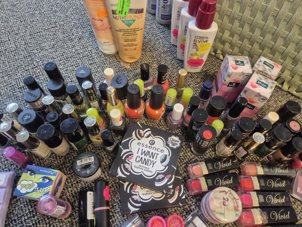 Partij make-up / verzorgingsartikelen