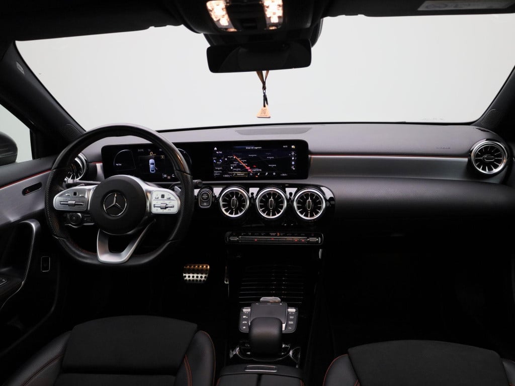 Mercedes-Benz A-Klasse 180 business solution amg | automaat | lmv | panoram