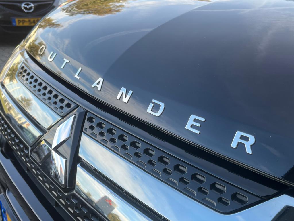 Mitsubishi Outlander 2.4 phev intense+|trekhaak|schuif-/kanteldak|rijklaar