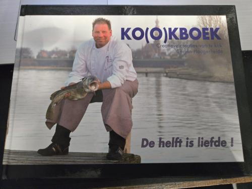 Kookboek „Ko(o)kboek: De helft is liefde!” van  Corjan Hoogerheide