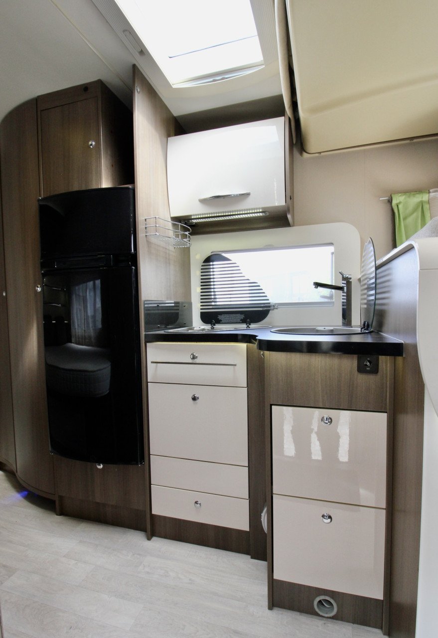 Chausson Welcome 625       (Vast lengtebed+elec. Hefbed)