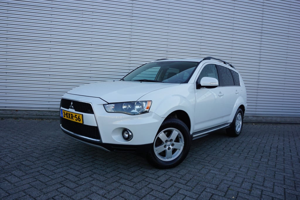 Mitsubishi Outlander 2.0 intro edition airco / navi / cruise / camera / lm 