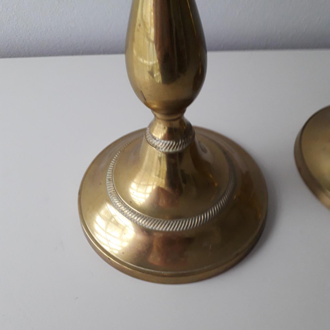 2 GROTE KOPEREN KANDELAARS.