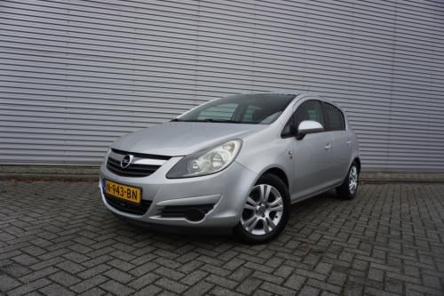 Opel Corsa 1.4-16v airco / navi / cruise / stoelverw. / parkeers. / elektr.