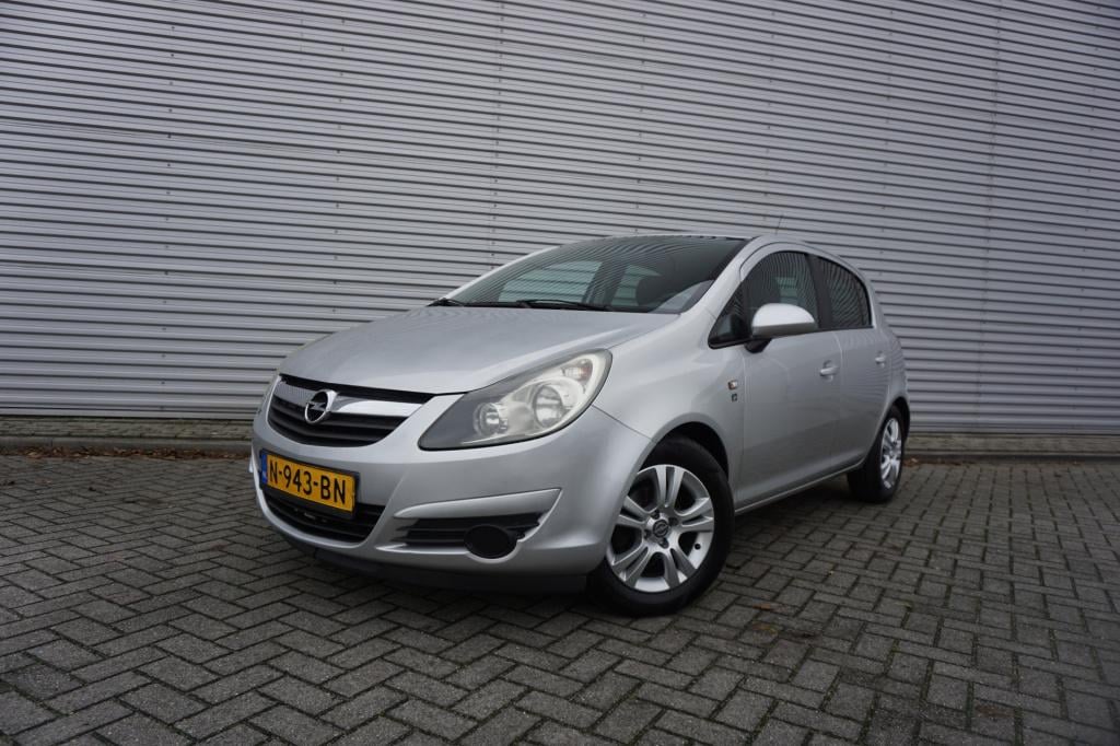 Opel Corsa 1.4-16v airco / navi / cruise / stoelverw. / parkeers. / elektr.