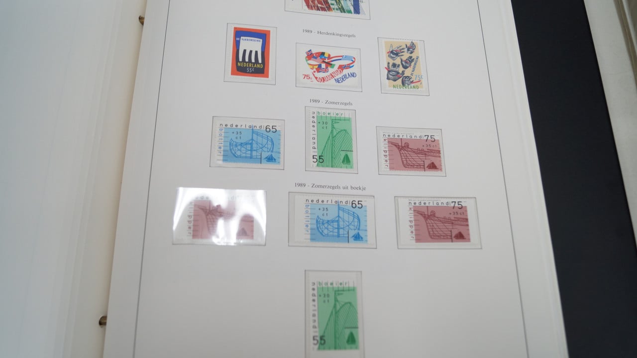 Postzegelalbum, eerstedagenveloppen en speciale catalogus 2005.