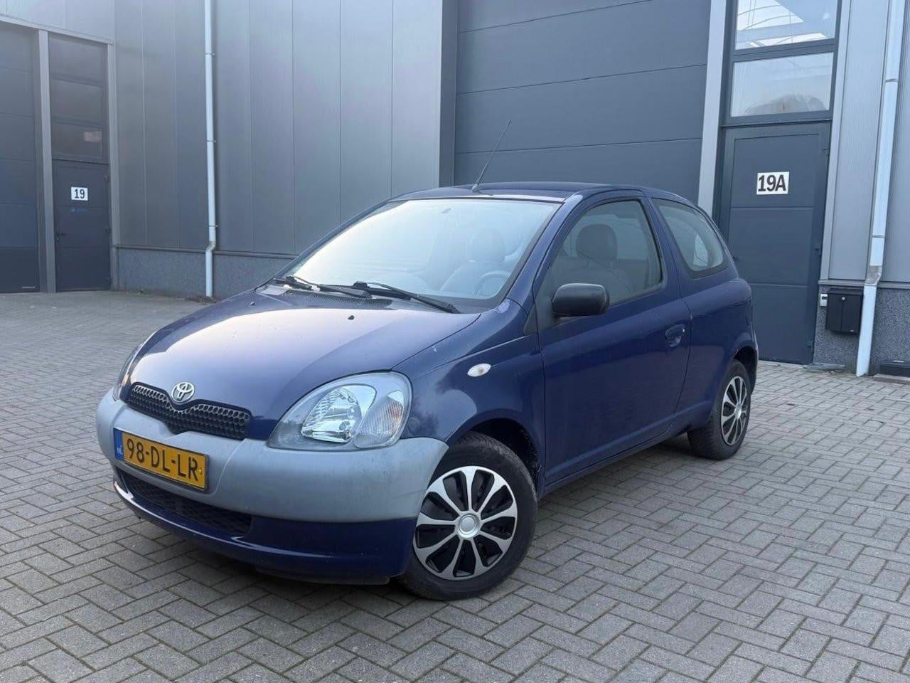 Toyota Yaris - 1.0 VVT-i Terra 154.350 KM