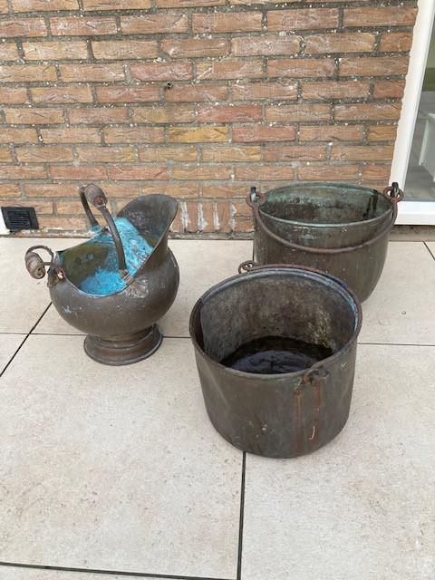 3x    1stuk koperen bloem/planten bak  1xrood koper 37cm diam. met hengsel