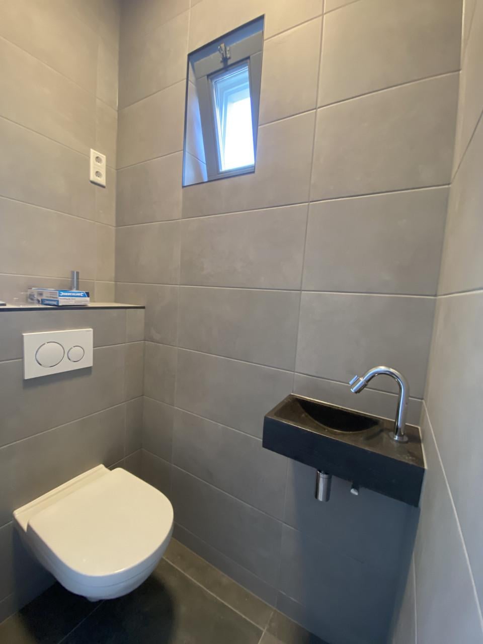 Tegelzetter. Totaalrenovatie van badkamers en toiletten.