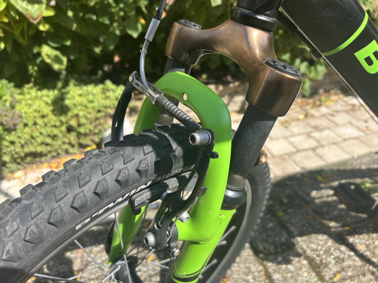Jongensfiets Mountainbike B-Twin 6 speed, velgremmen. GOED!!