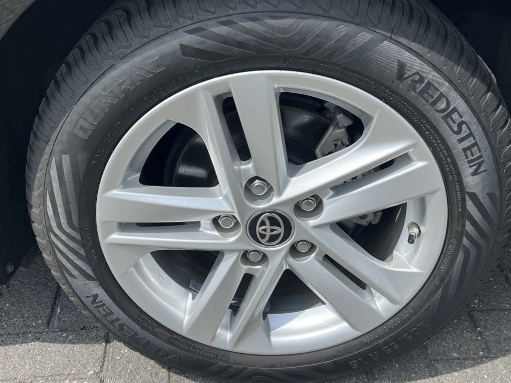 Toyota Corolla | net binnen | 1.8 hybrid active | navigatie | camera | trek
