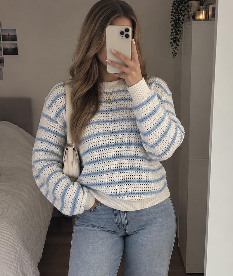 Prachtige ajourgebreide / crochet trui blauw-wit gestreept