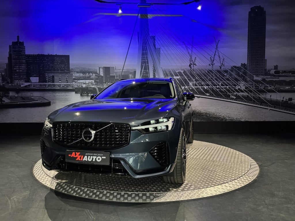 Volvo XC60 2.0 t6 plug-in hybrid awd plus dark *pano*hksound*leder*memory*