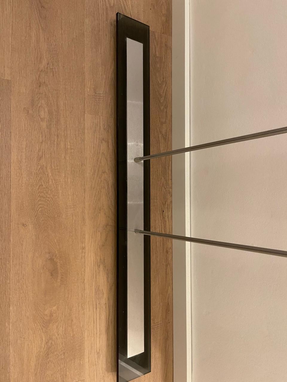 Strakke LED design tafellamp – dimbaar