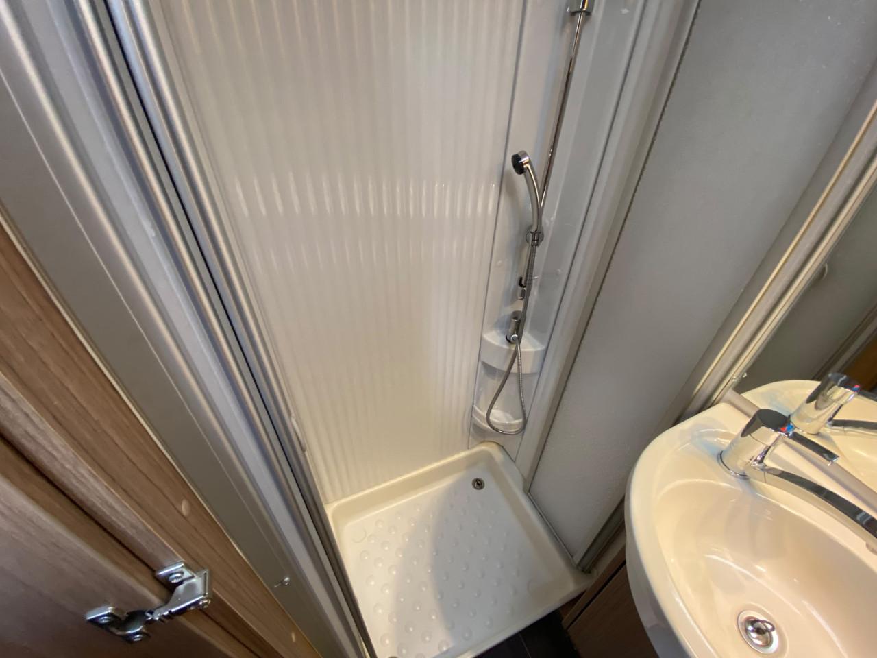 Carado | Capron A361 | 6 persoons half-integraal camper