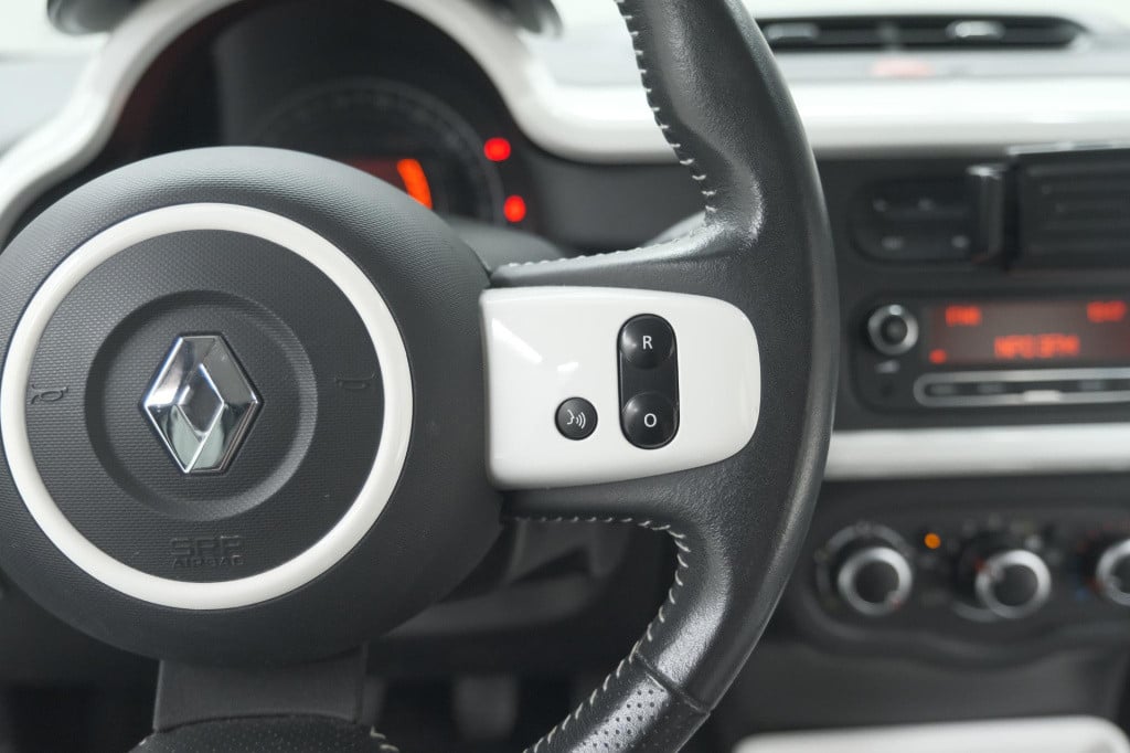 Renault Twingo sce limited | parkeersensoren | bluetooth | airco | 15 inch 